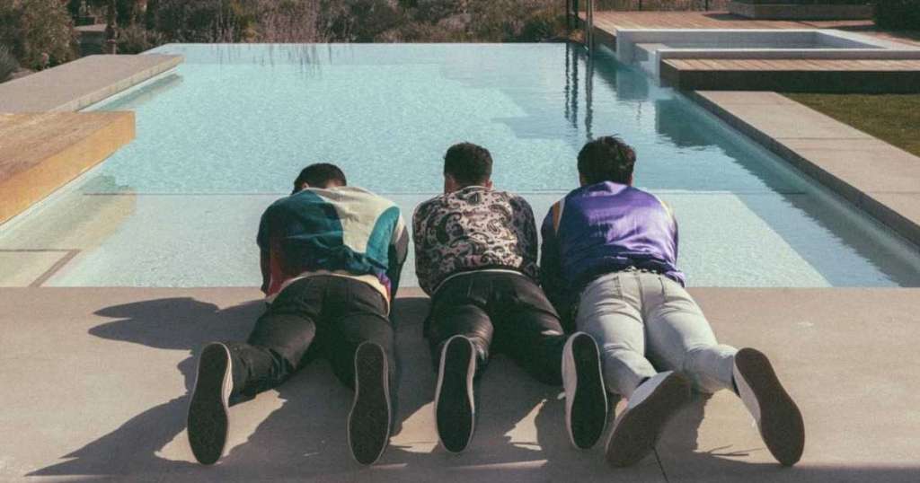Los Jonas Brothers lanzan su nuevo álbum "HAPPINESS BEGINS"