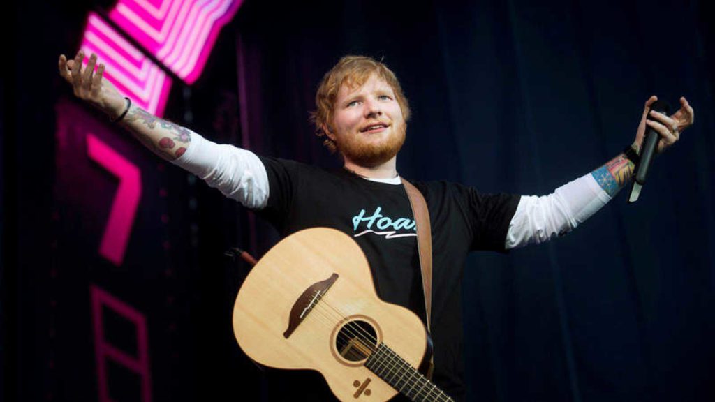 Ed Sheeran lanza video en 3D para “Cross me”