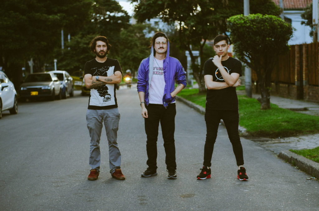 "El Escarabajo", el nuevo lanzamiento del trio bogotano Whites en homenaje a los ciclistas