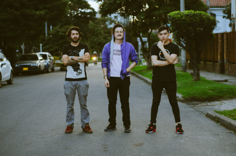 "El Escarabajo", el nuevo lanzamiento del trio bogotano Whites en homenaje a los ciclistas