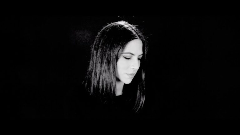 Laura Durand versiona "Porque te vas", el clásico de Jeanette