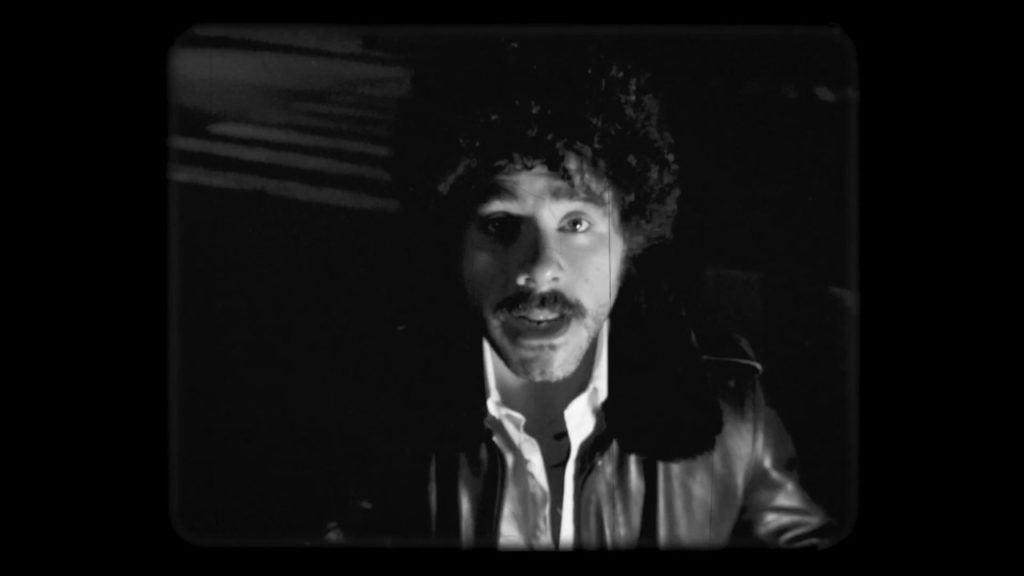 Rey Pila presenta su nueva canción "Casting a Shadow" y anuncia álbum