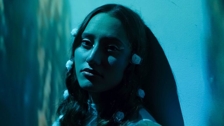 "Tarde", el nuevo sencillo debut de la cantante Bogotana Maite