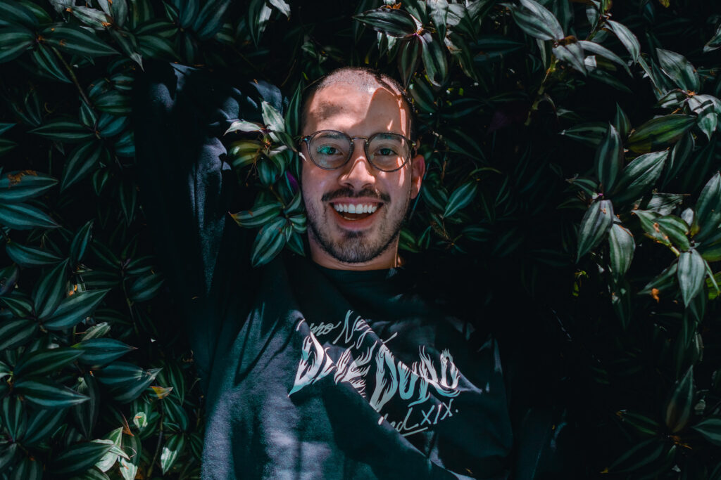 El joven compositor y productor musical colombiano que ya tiene 2 producciones por estrenarse en Netflix