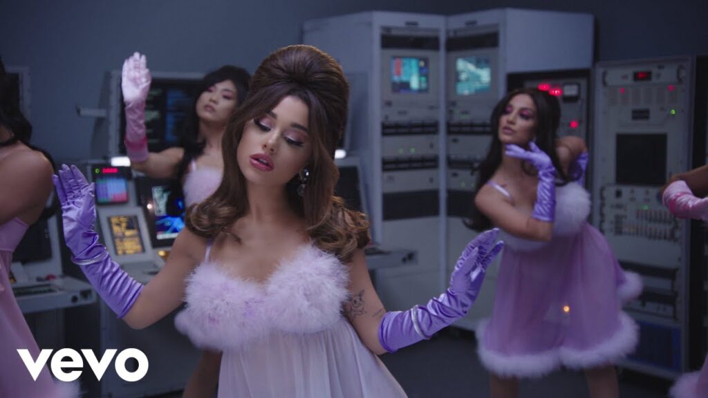 Ariana Grande lanza el video de su canción más "hot", "34+35"