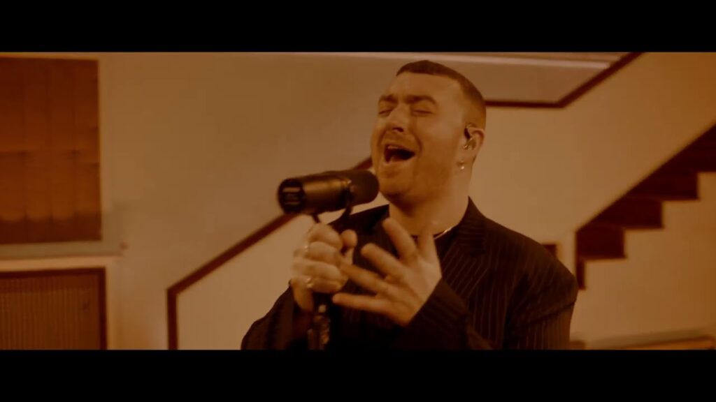 Sam Smith y Labrinth interpretan su nuevo tema "Love Goes"