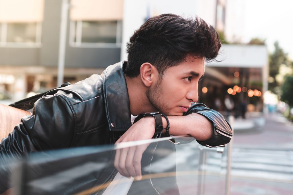 Pablo Rohan el artista ecuatoriano que quiere unir naciones con su música