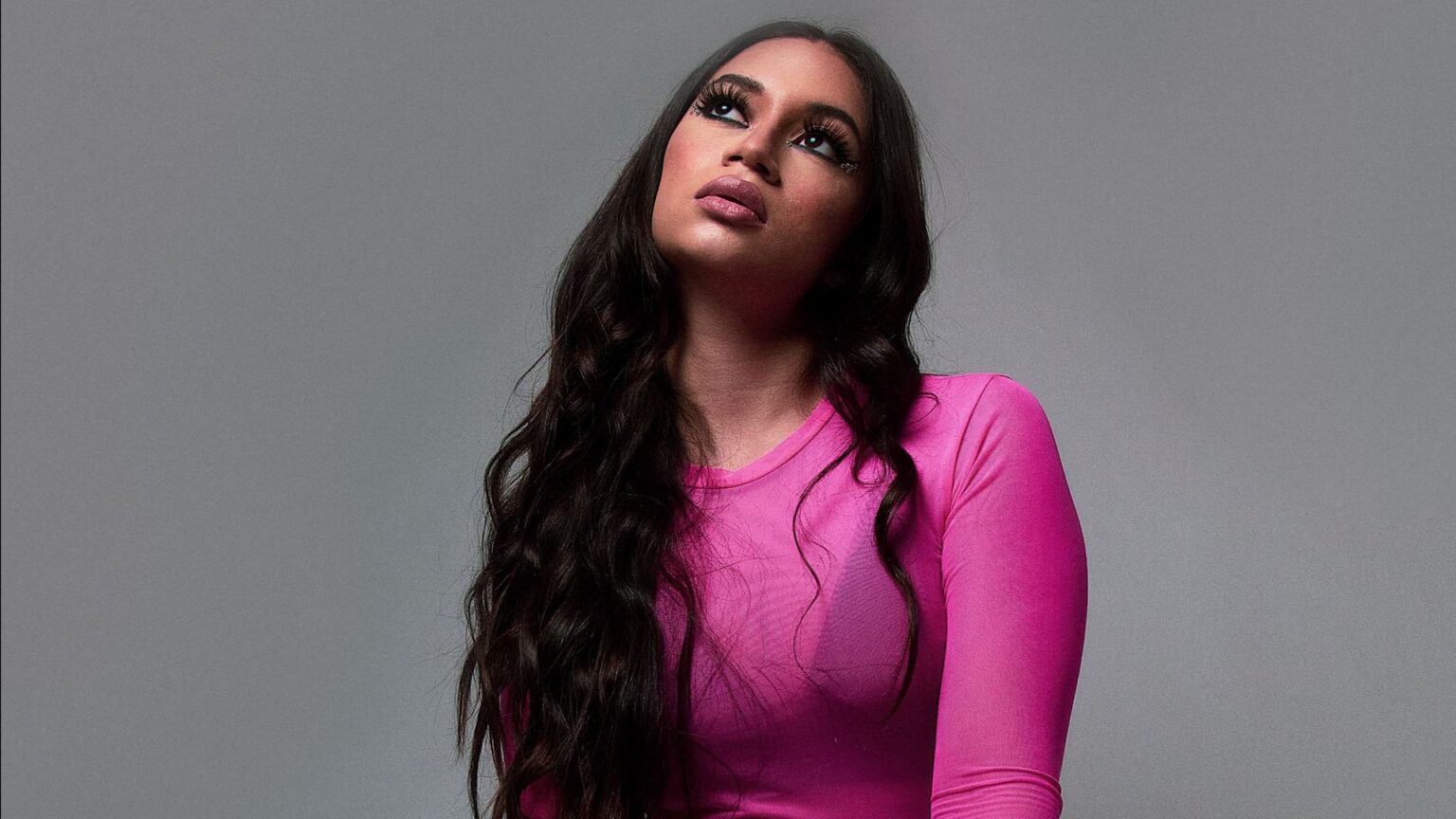 "Otra Navidad" el nuevo sencillo de la cantante y compositora colombiana Aleja Clark