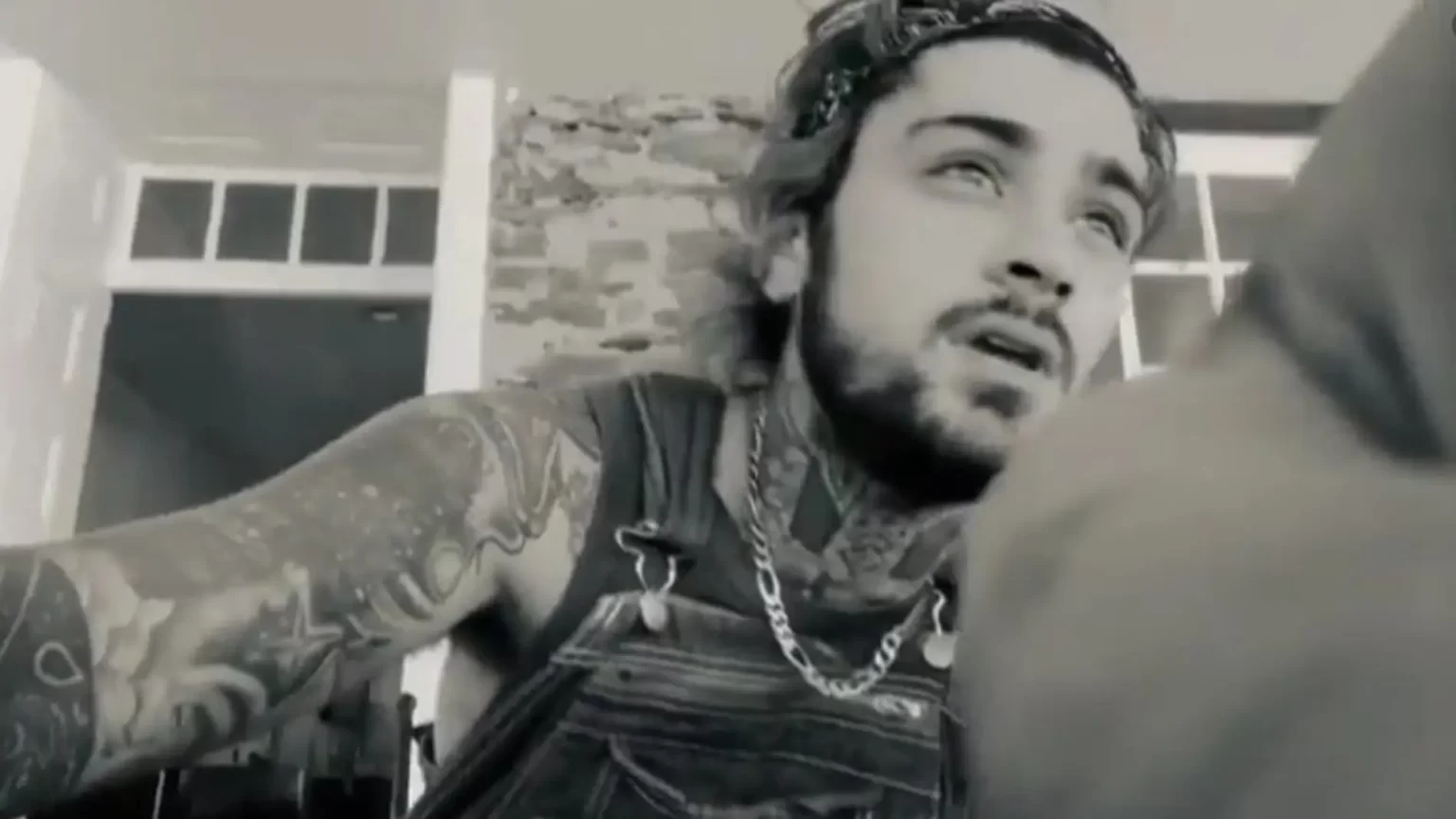 Zayn Malik canta 'Night Changes' de One Direction 8 años después
