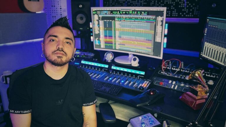 Daniel Uribe: El guitarrista colombiano y ganador del Grammy que ha trabajado con artistas como Juanes, Nicky Jam, Feid y Camilo