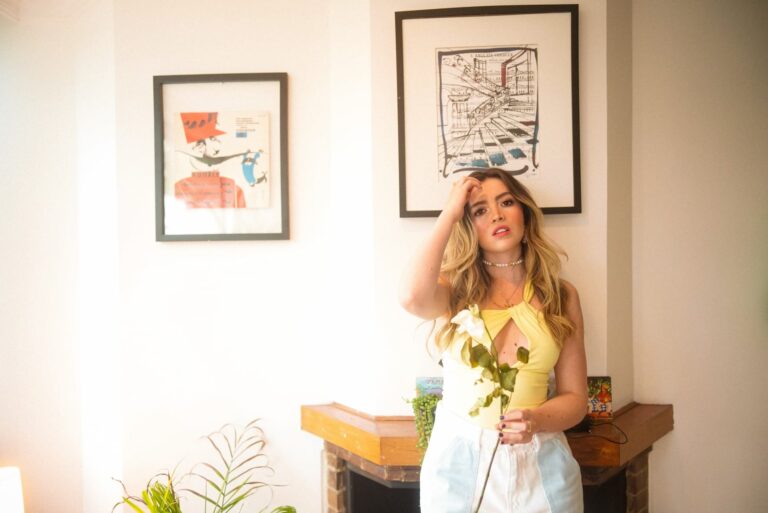 Tinna Rey explora el desamor en "6/27", su nueva canción 