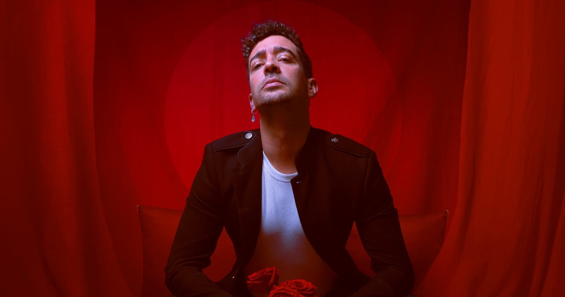 Muerdo regresa al país cafetero y presenta "Llegas Tú", una cumbia inspirada en Colombia