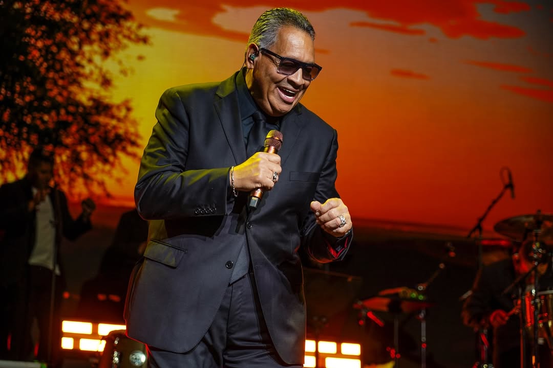 Tito Nieves conmemora 50 Años de Salsa en Bogotá: Concierto en el Movistar Arena